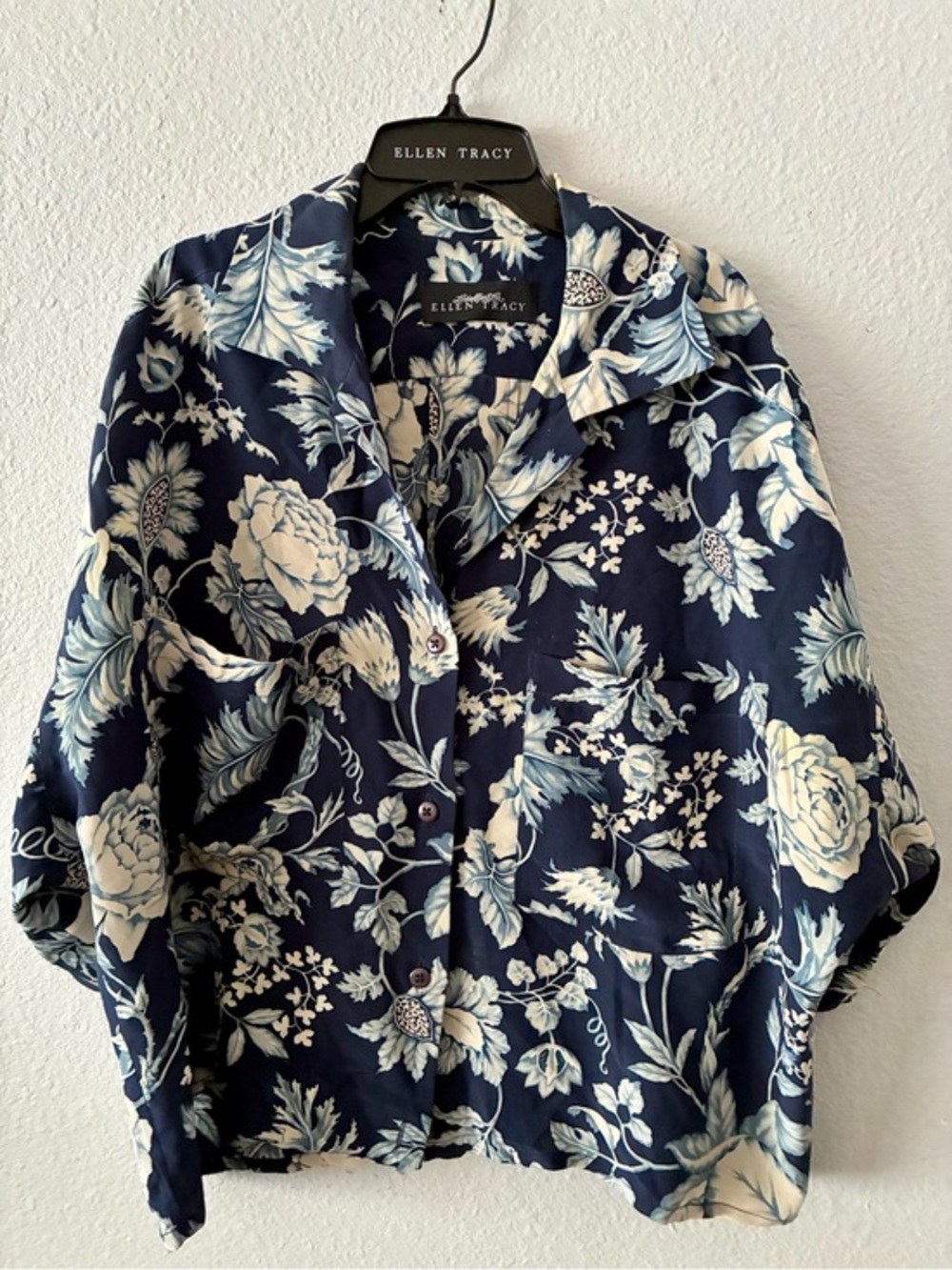 Ellen Tracy 8 💯 Silk Navy & Cream Floral Short-Sleeve Button Shirt Comfortable